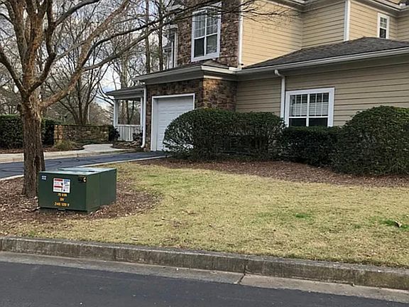 3rd image of 518 Sandringham Dr