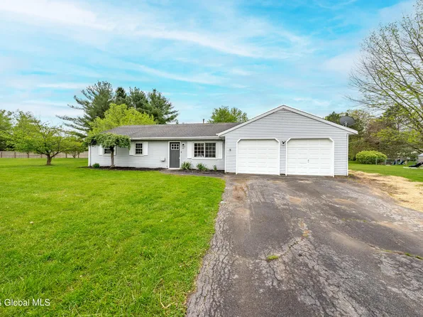 39 Cedarwood Drive, Ballston Lake, NY 12019