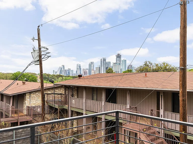 1402 Summit St #A — Photo 25