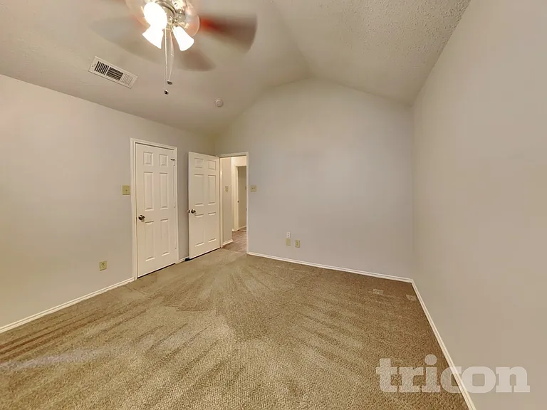 2851 Linden Ln — Photo 8