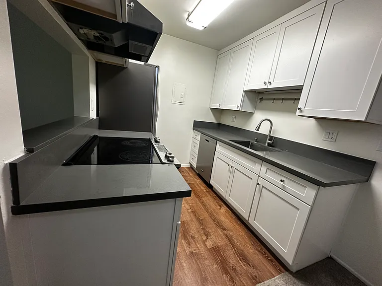 3045 Theresa St #5 — Photo 2