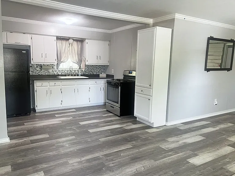 409 Oscar St — Photo 3