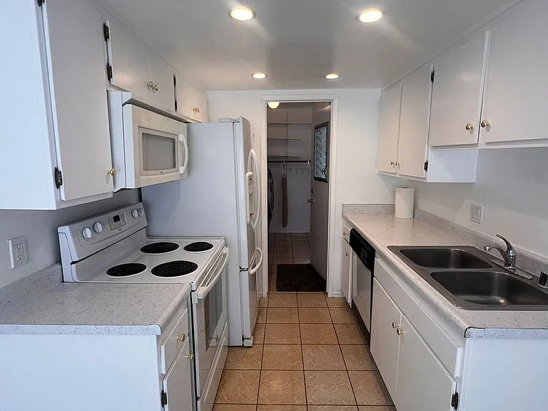 3263-3275 Hilltop Dr — Photo 10