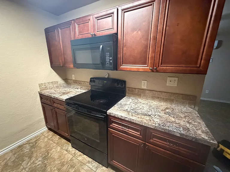 6101 NW Maple Ave #2 — Photo 3