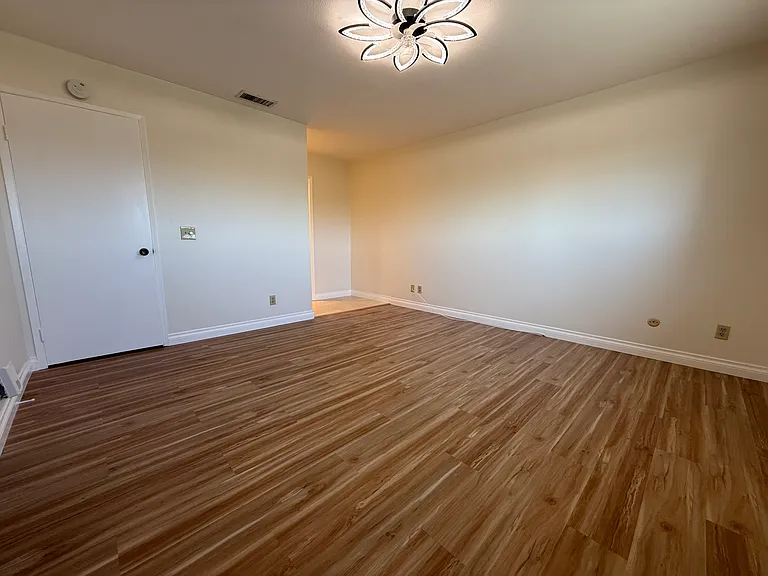 740 Highland St — Photo 15