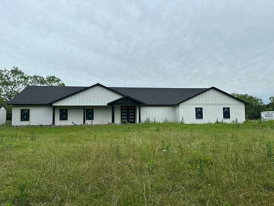 1st image of 744 Reed Ln