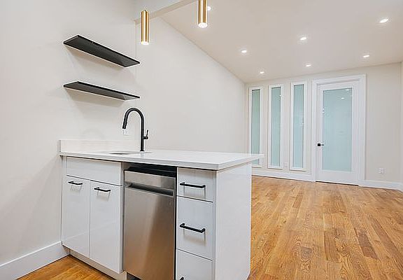 2nd image of 240 Montrose Ave APT 4R