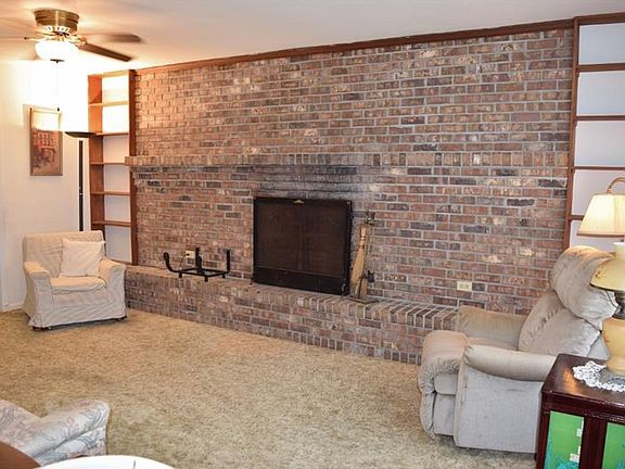 3rd image of 930 E Lake Dr