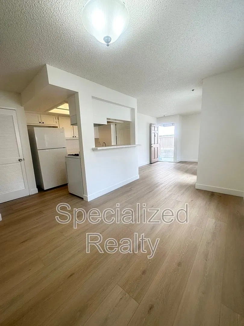 328 E. Providencia Ave. — Photo 3