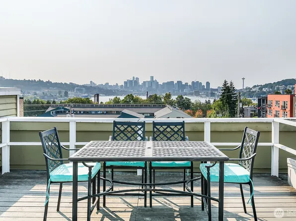 3420 Burke Avenue N #B302, Seattle, WA 98103