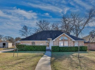 1716 Windsor Dr, Gainesville, TX 76240
