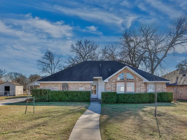 1716 Windsor Dr, Gainesville, TX 76240