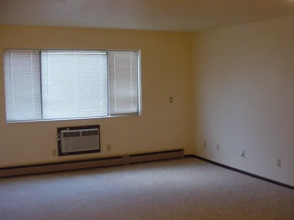 402 W Arbor Ave #5, Bismarck, ND 58504