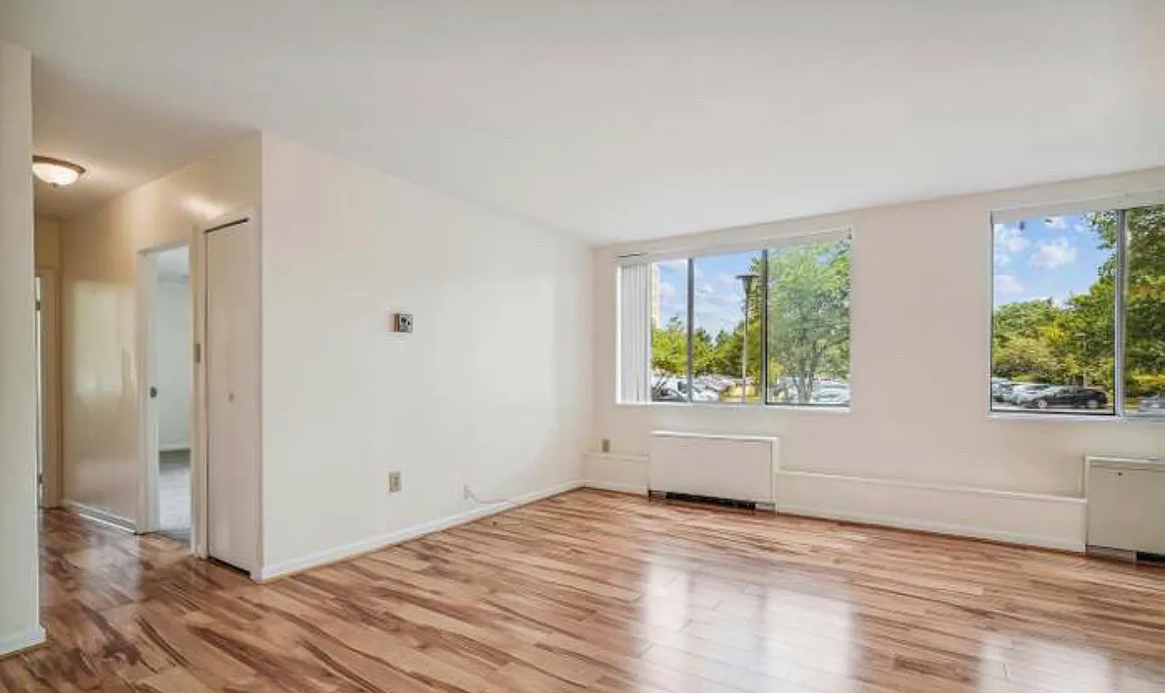 2 bed, 959 sqft, $2,100 — Photo 2