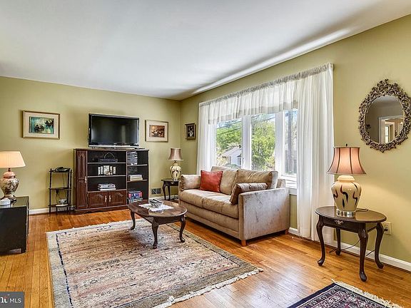 3rd image of 5307 Flanders Ave
