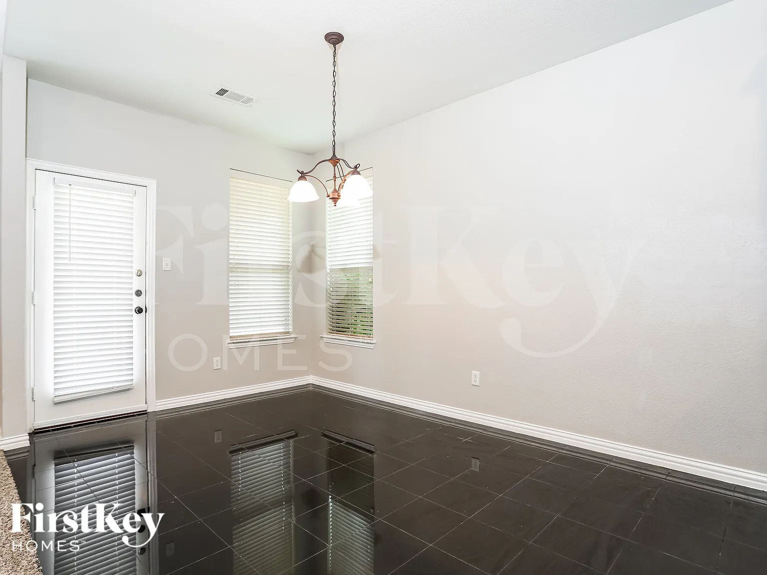 4 bed, 2.5 bath, 2846 sqft, $3,140 — Photo 4