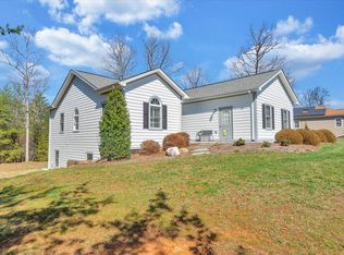 1034 Joffrey Dr, Huddleston, VA 24104