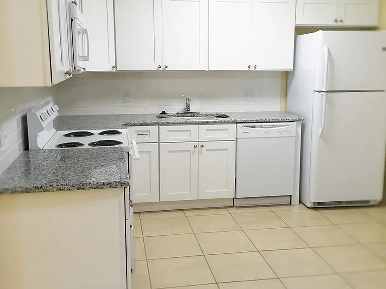 330 Dundee Dr — Photo 5