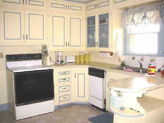 2nd image of 1006 McKinley St