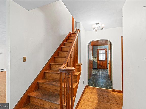 3rd image of 1117 Whitehall Dr