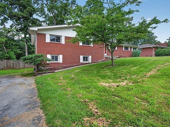 4th image of 678 Dogwood Ln