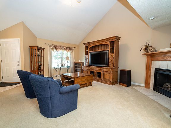 4th image of 10 Elk Ct