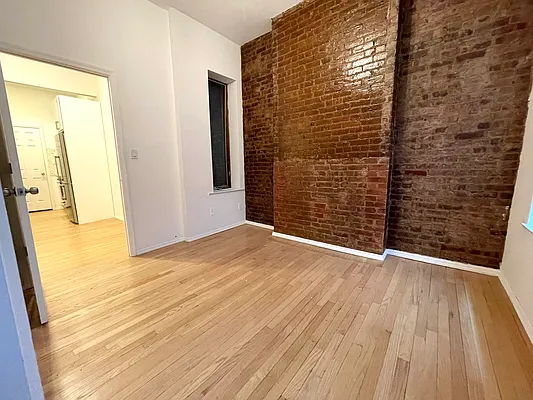 Rented by J PRESTON AND ASSOCIATES INC | media 13