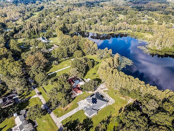 3rd image of 1007 Lake Charles Cir