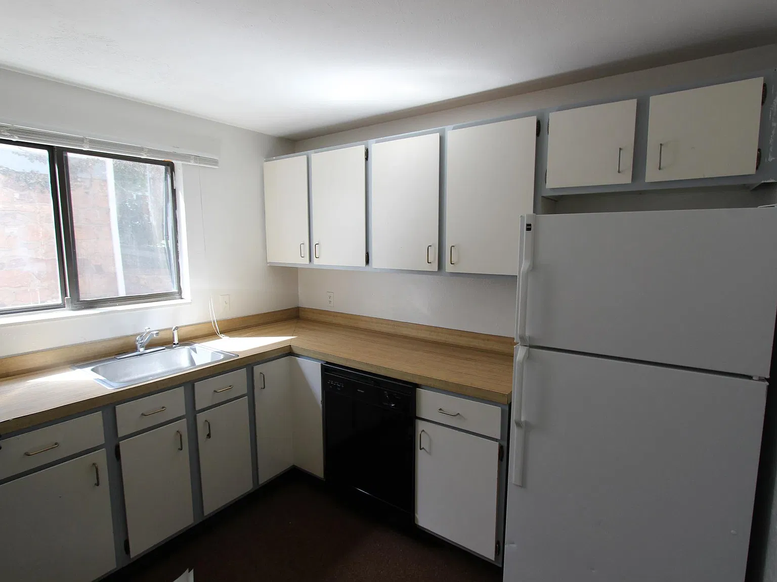 3 bed, 1.5 bath, $5,300 — Photo 3