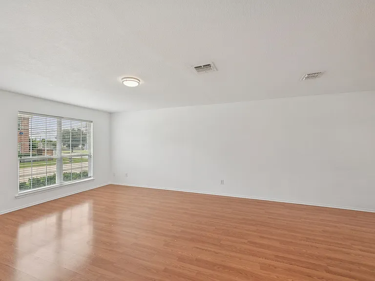5609 Giddyup Ln — Photo 6