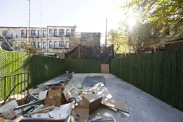 Rented by Brooklyn Group | media 24