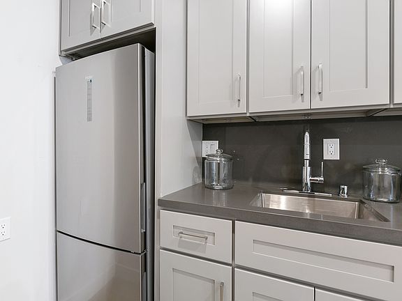 3rd image of 5135 Marathon St #3A