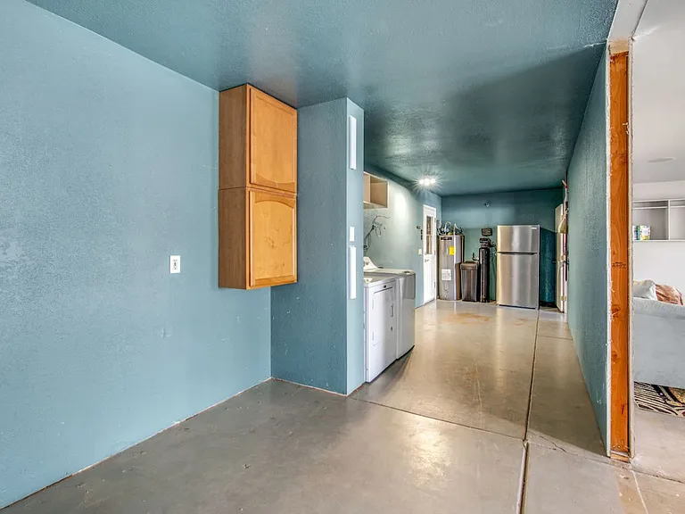 1800 Burgundy Dr — Photo 35