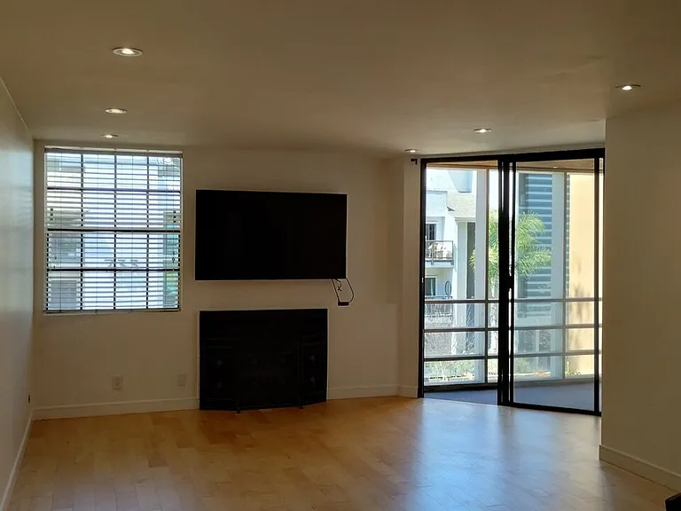 740 N Kings Rd #224 — Photo 4