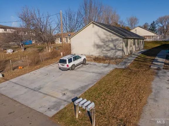 3rd image of 28 5th St N #1