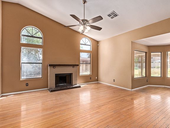 4th image of 801 W Emerald Island Dr