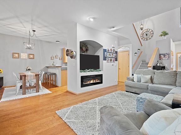 4th image of 65 E Haines Dr