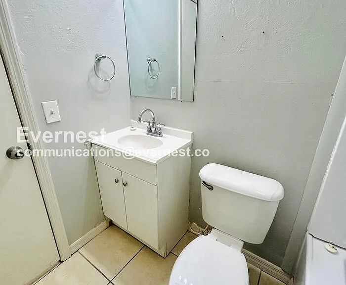 3019 W Meadow St — Photo 6
