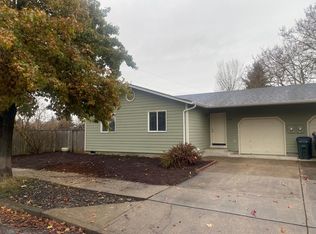 5596 E St, Springfield, OR 97478