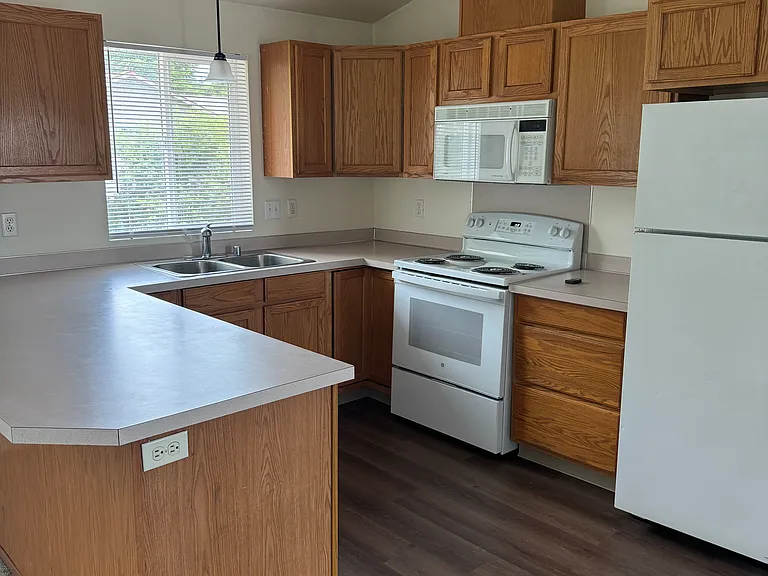 9312 Fairhill Dr NE #B — Photo 8