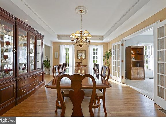 5th image of 111 Evergreen Dr