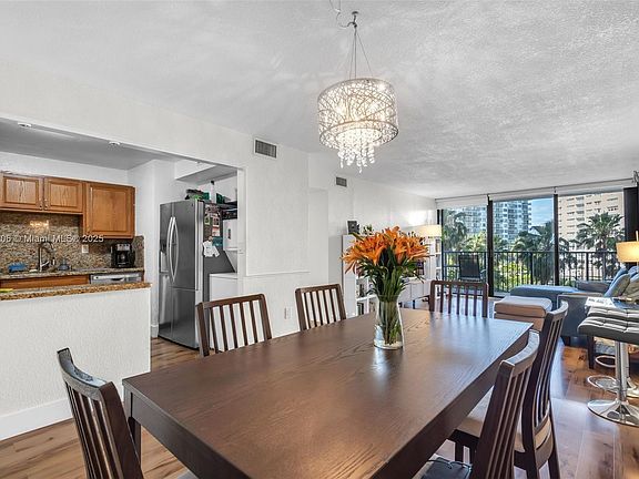 4th image of 1450 Brickell Bay Dr APT 411