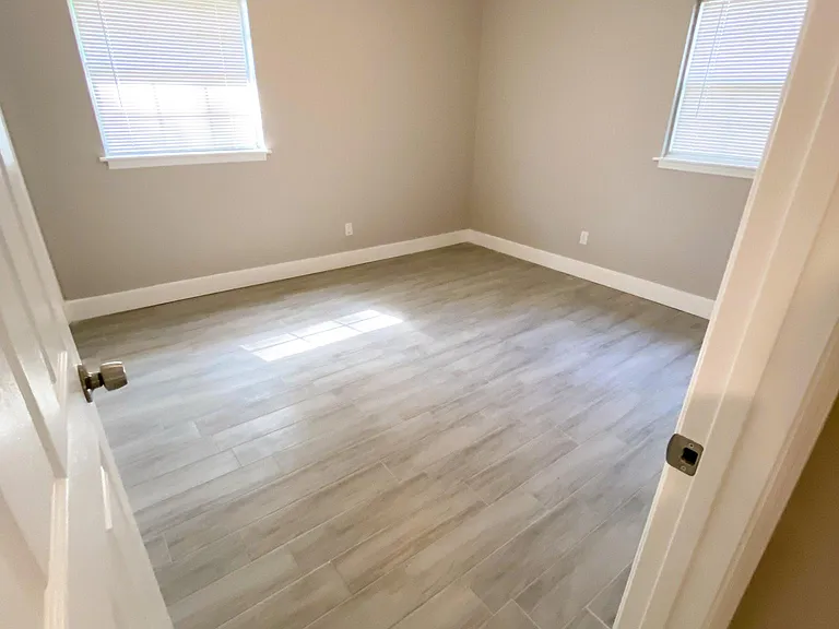 1016 Carroll St — Photo 10