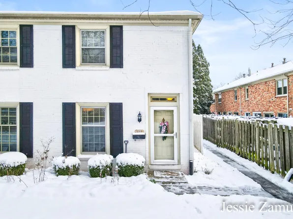 2515 Abbington Dr SE, Grand Rapids, MI 49506