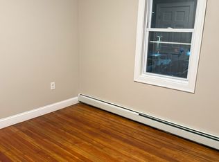 18 4th St #2, Lowell, MA 01850