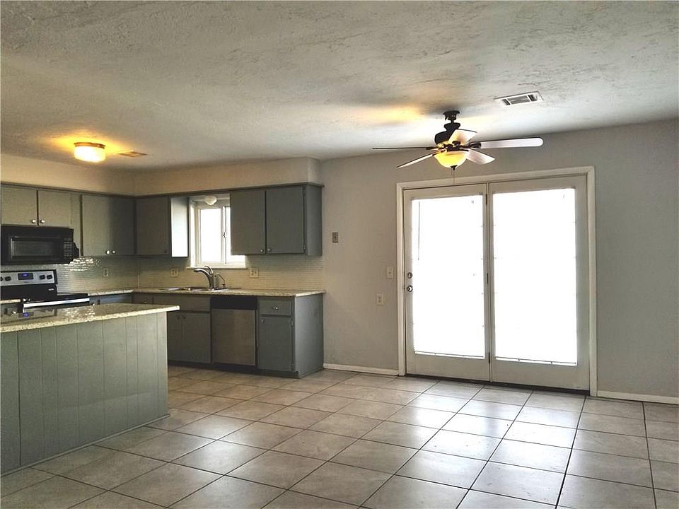 1st image of 129 SW 64th Ter