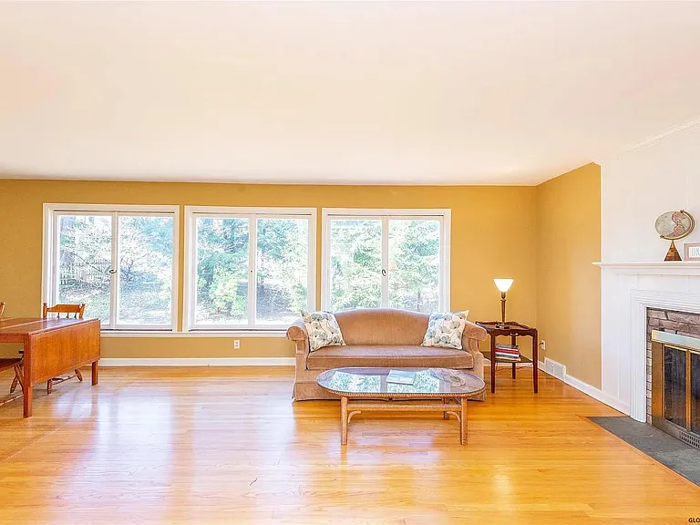 15 Oldox Rd — Photo 3