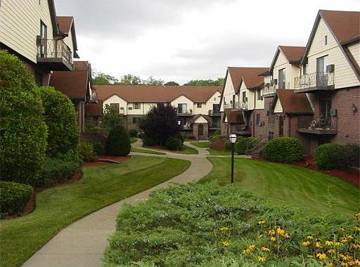5th image of 3 Royal Crest Dr APT 4