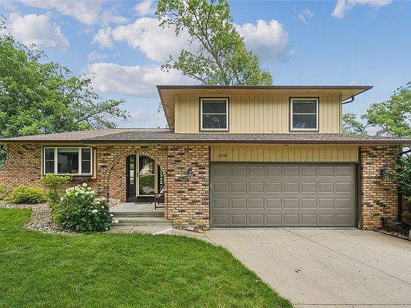 2nd image of 2040 Sandalwood Dr NE