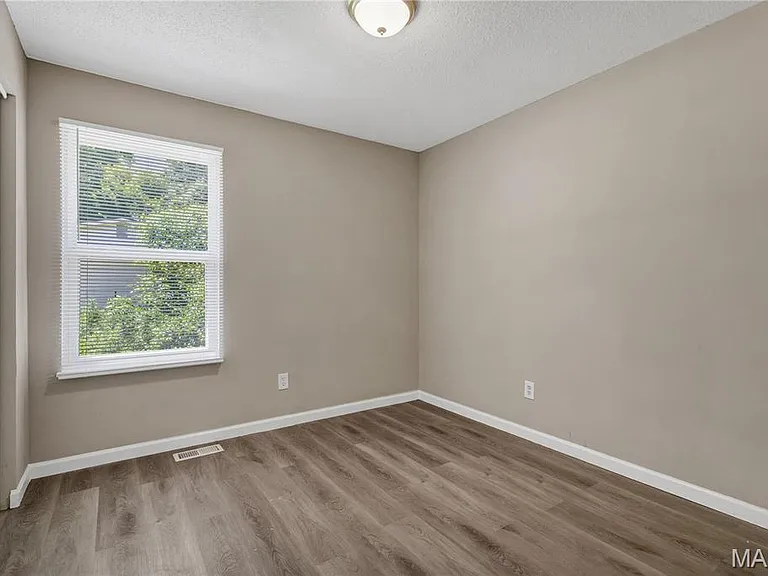 201 Becker Dr — Photo 11